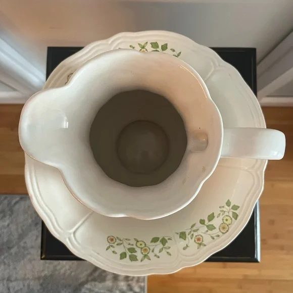 Federalist USA Pottery Pitcher and Bowl. Bowl measures aproximately 13" in diam. - Picture 5 of 13